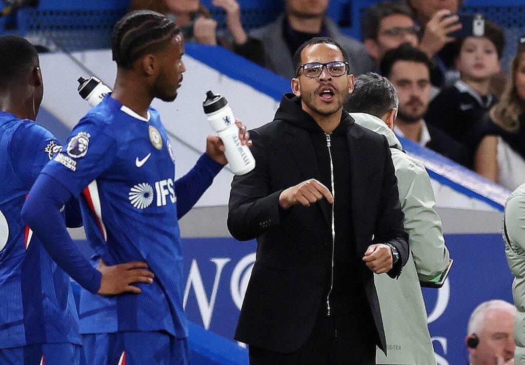 todo o empenho demonstrado durante o tempo que estiveram no clube," indicou o cl