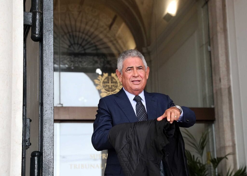 esta e pela Benfica SAD. “A questão tem que ver, apenas e só, com o chapéu que f