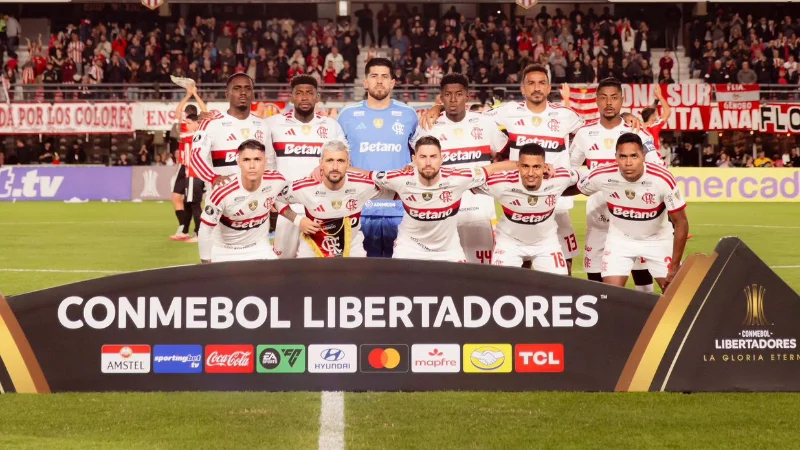 Flamengo empata com Estudiantes na Argentina e perde Arrascaeta por lesão grave