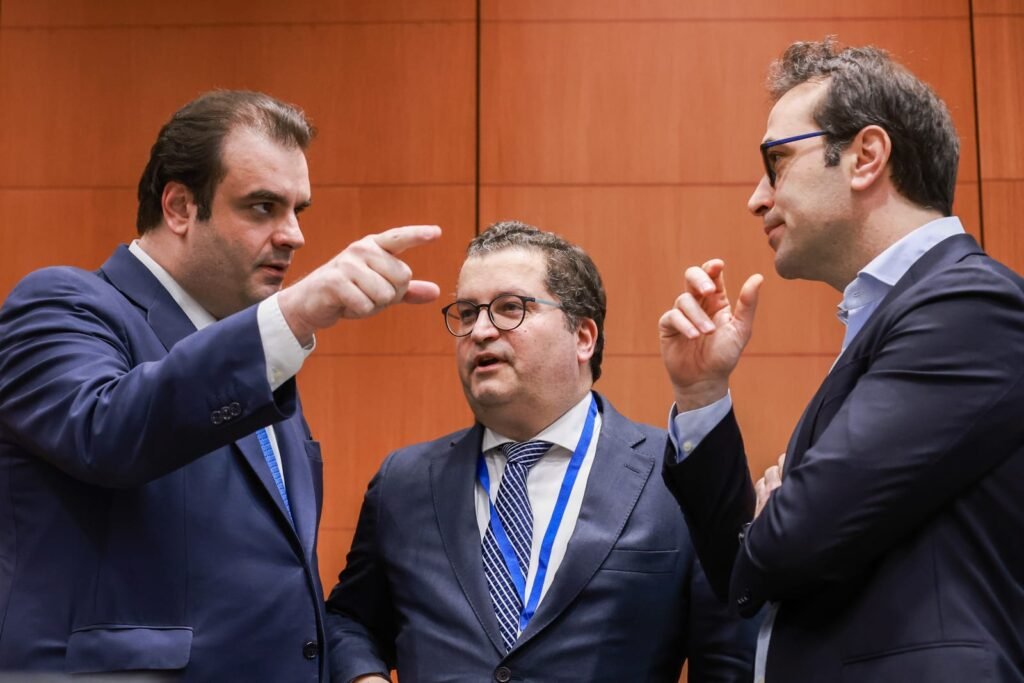 Finanças ajustam meta orçamentária e projetam equilíbrio das contas públicas para 2026