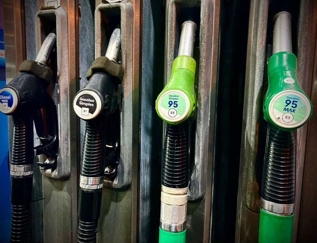 Combustíveis em Portugal voltam a subir com pressão do mercado internacional