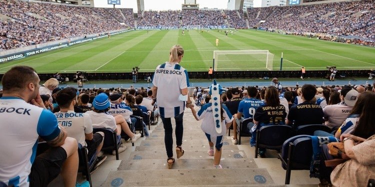 Câmara Municipal do Porto restringe festejos de possível título do FC Porto ao Estádio do Dragão