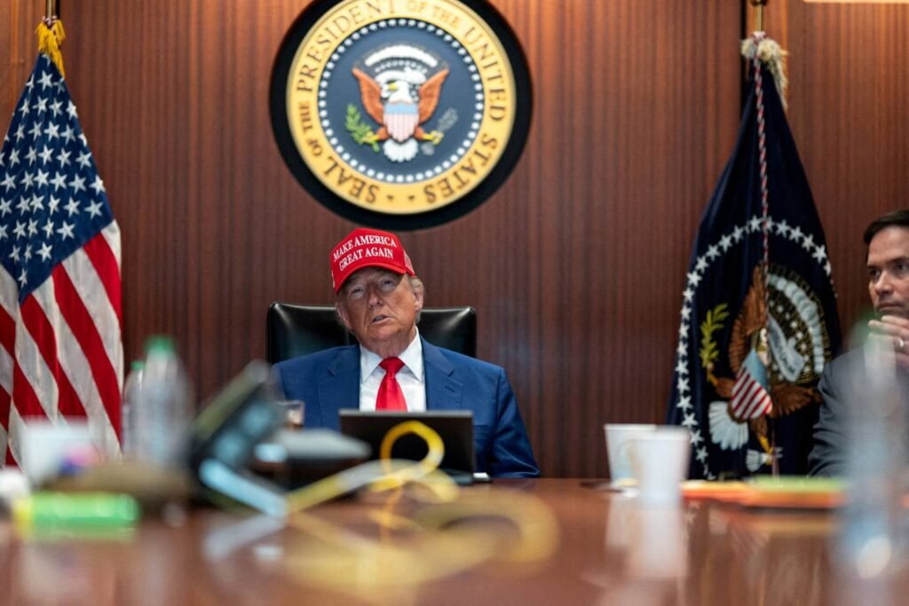 Trump acusa Marinha dos EUA de 'pirataria' em bloqueio naval a portos iranianos