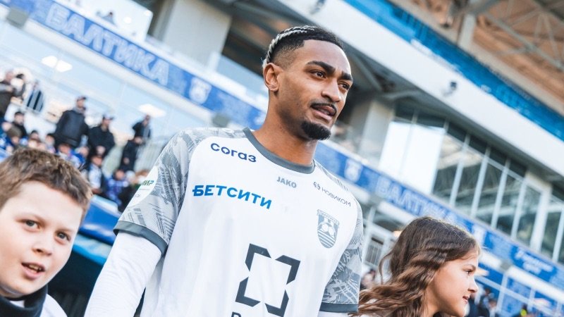 Derik Lacerda brilha no Baltika e consolida espaço no futebol russo