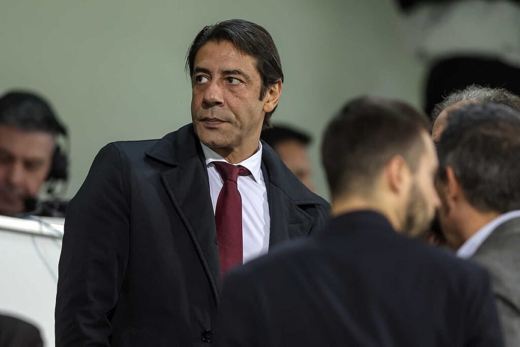 Rui Costa critica arbitragem após empate do Benfica em Famalicão