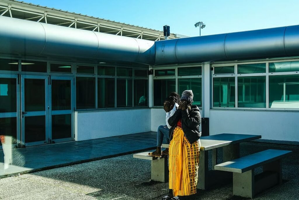Portugal amplia vagas de detenção para imigrantes com estruturas temporárias