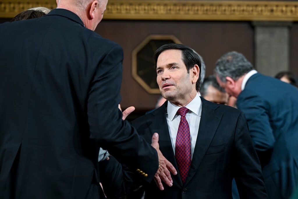 Marco Rubio viaja ao Vaticano em missão diplomática para reduzir tensões com Trump