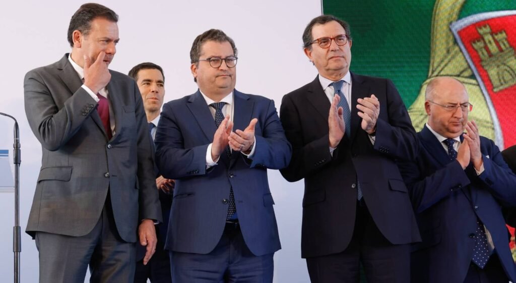 Ministro das Finanças defende trajetória da dívida pública após oscilação trimestral