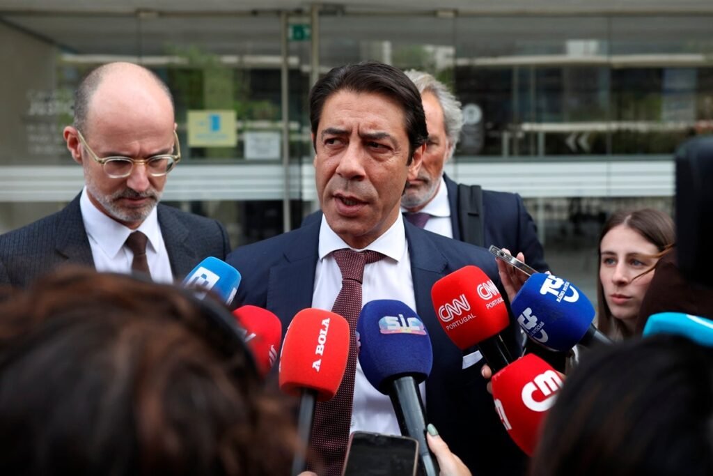Associação de árbitros formaliza queixa disciplinar contra Benfica e Rui Costa