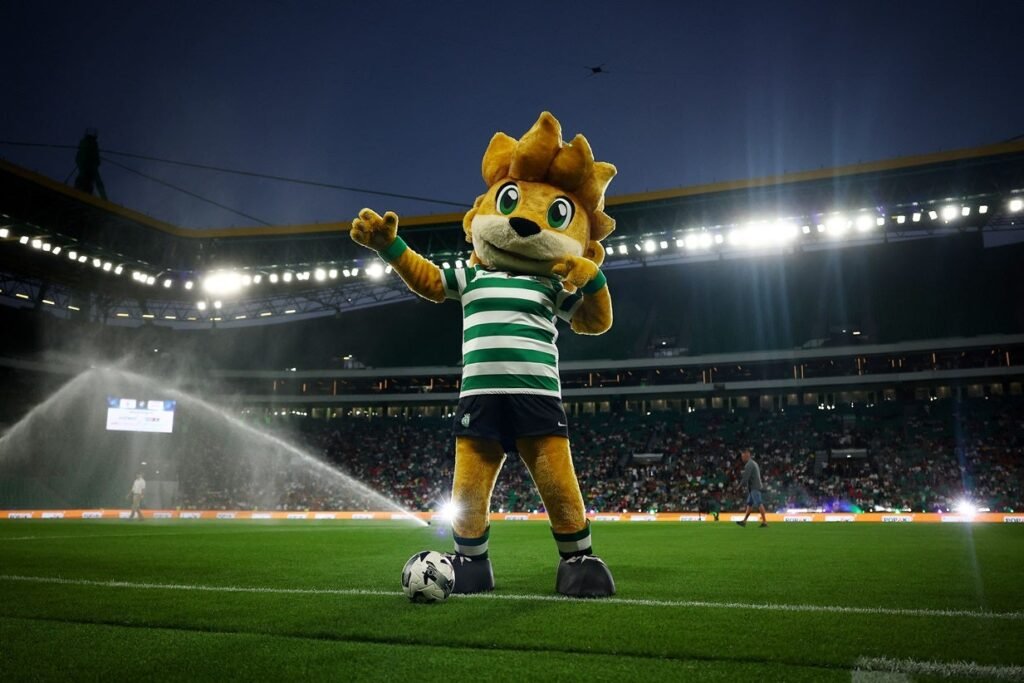 Sporting encara Vitória de Guimarães em Alvalade para encostar no Benfica e seguir na briga pela Champions