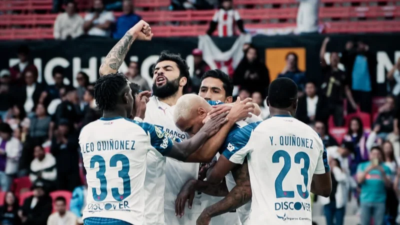 Deyverson marca e LDU garante vitória importante no Campeonato Equatoriano
