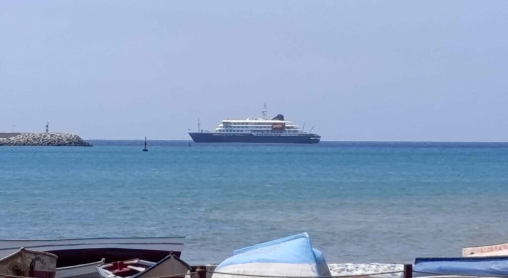 Passageiros com hantavírus são retirados de navio de cruzeiro próximo a Cabo Verde