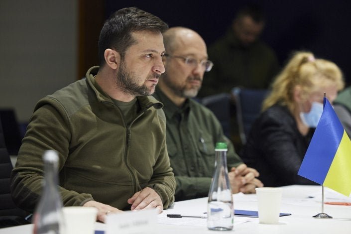 Ucrânia denuncia ataques russos mesmo após anúncio de cessar-fogo unilateral