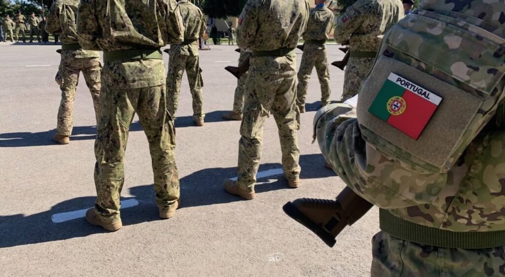 Militares seguem estáveis após incidente em curso de paraquedismo em Tancos