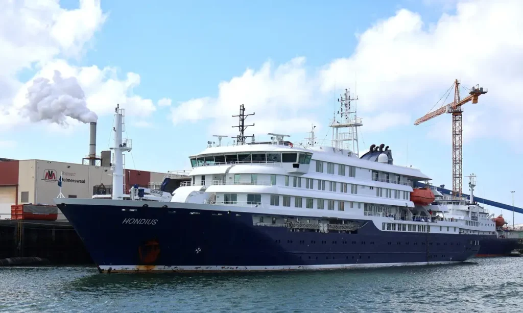 um surto de hantavírus e retido por dias na costa de Cabo Verde, informou a Orga