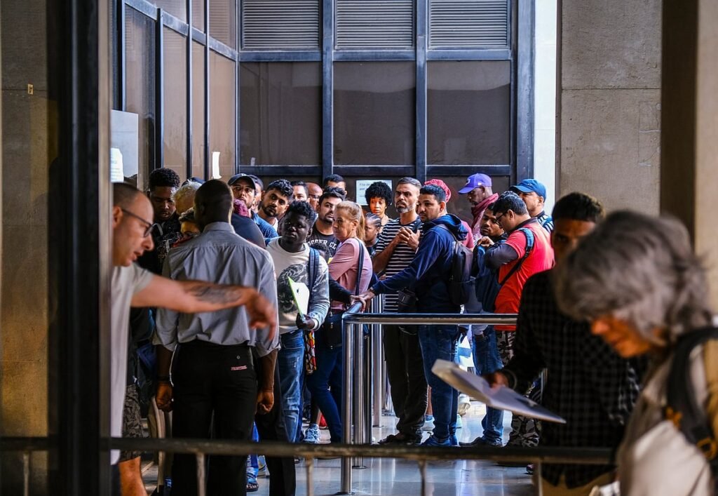 Proposta de lei para retorno de imigrantes em Portugal gera alertas de inconstitucionalidade