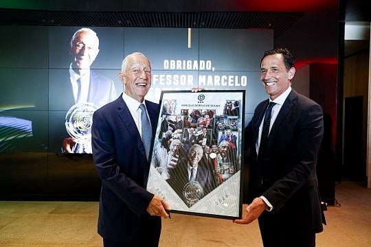 Federação Portuguesa de Futebol presta homenagem a Marcelo Rebelo de Sousa