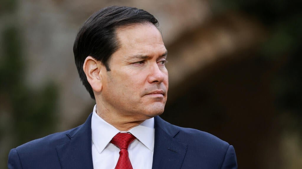 Marco Rubio viaja a Roma para tentar reaproximação diplomática com o Vaticano e Giorgia Meloni