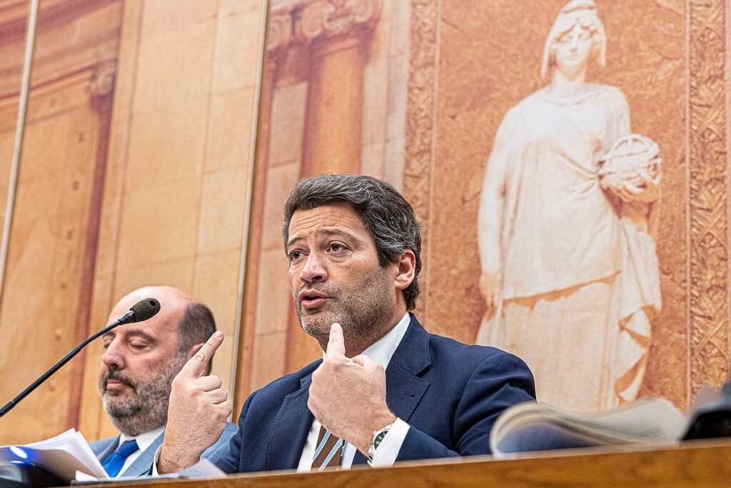 Chega propõe ampla revisão da Constituição para redefinir sua identidade e abrangência