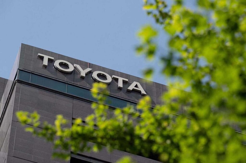 Lucro da Toyota recua quase 20% em ano fiscal desafiador, apesar de vendas recordes
