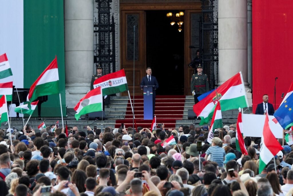 Péter Magyar assume cargo de primeiro-ministro da Hungria após era Orbán