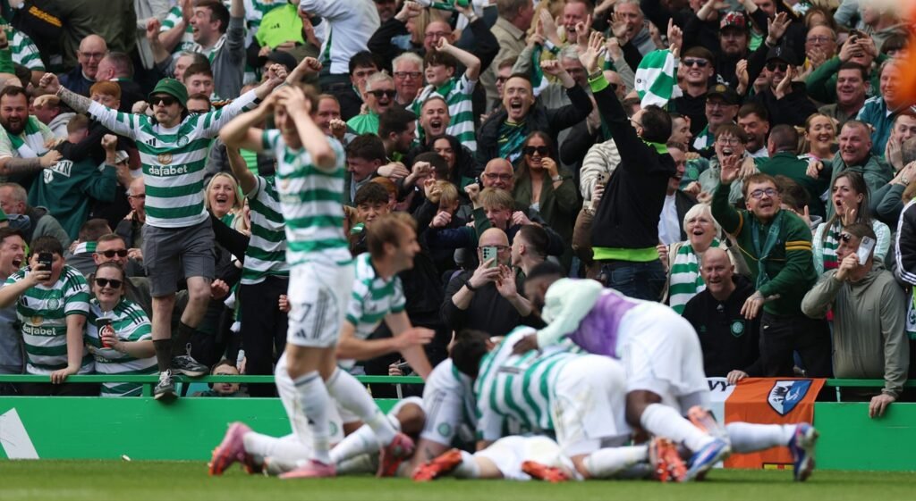 Celtic supera Rangers em clássico decisivo e encosta na liderança do campeonato