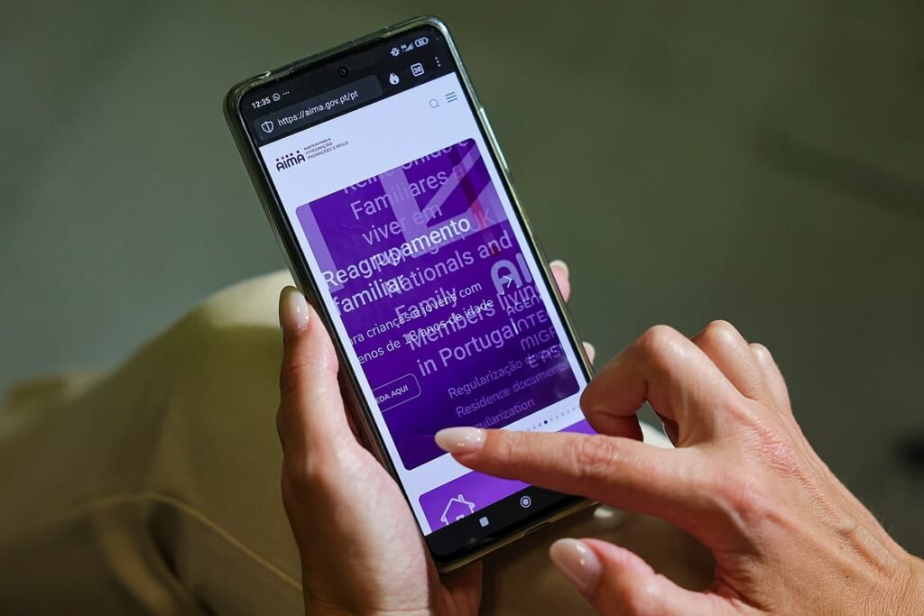 AIMA prepara solução digital para reagrupamento familiar de bebês em Portugal