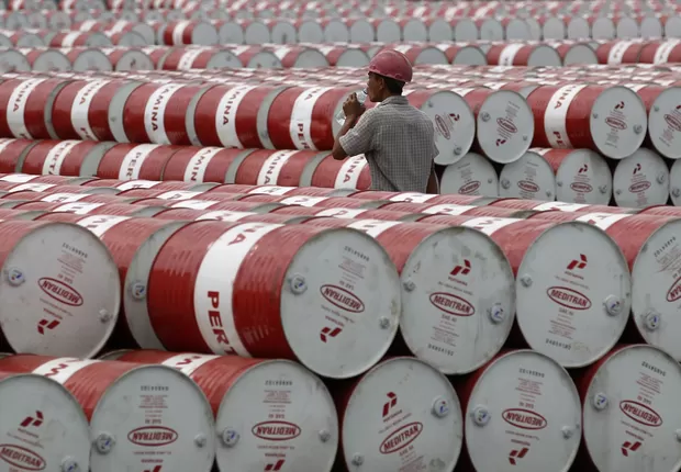 Petróleo dispara mais de 3% após Trump rejeitar proposta do Irão