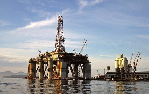 Setor de energia surpreende e supera tecnologia em lucro por trabalhador