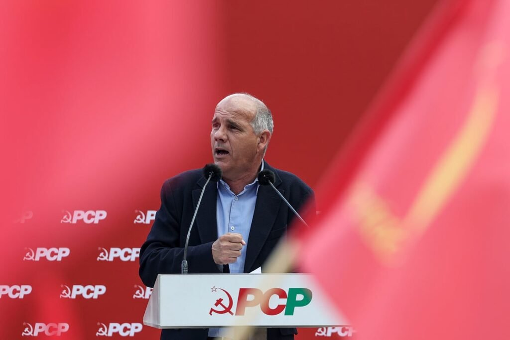 Paulo Raimundo pede mobilização contra pacote laboral e alerta para postura do Chega