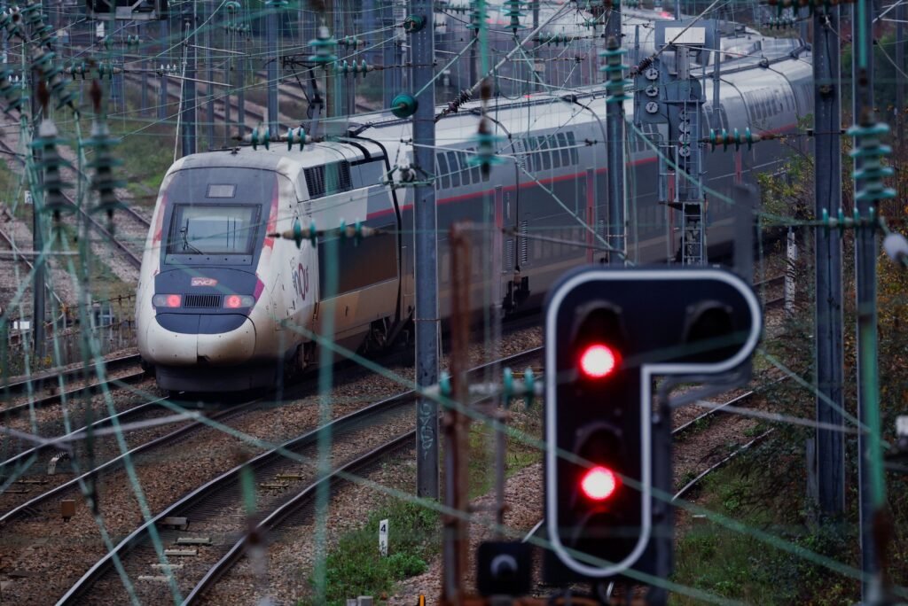 Comissão Europeia propõe novas regras para simplificar viagens de comboio na Europa