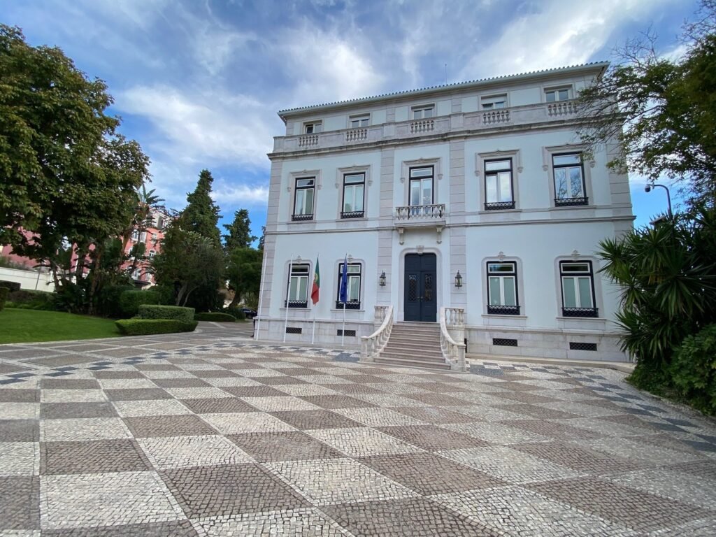 Cúpula política em Lisboa: Montenegro e Ventura debatem impasses sobre nacionalidade e trabalho