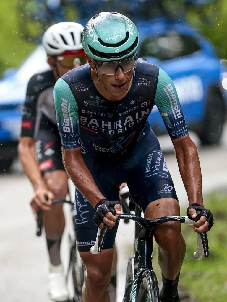 Afonso Eulálio entra para a história do Giro d'Italia ao vestir a camisola rosa