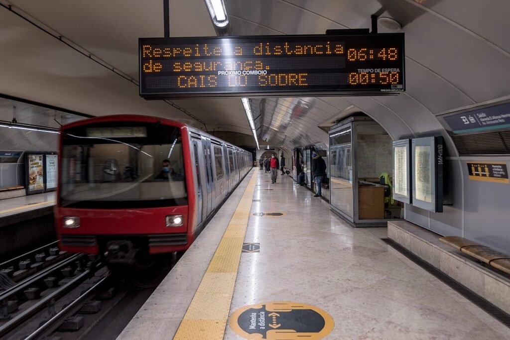 Linha Verde do Metropolitano de Lisboa tem circulação interrompida