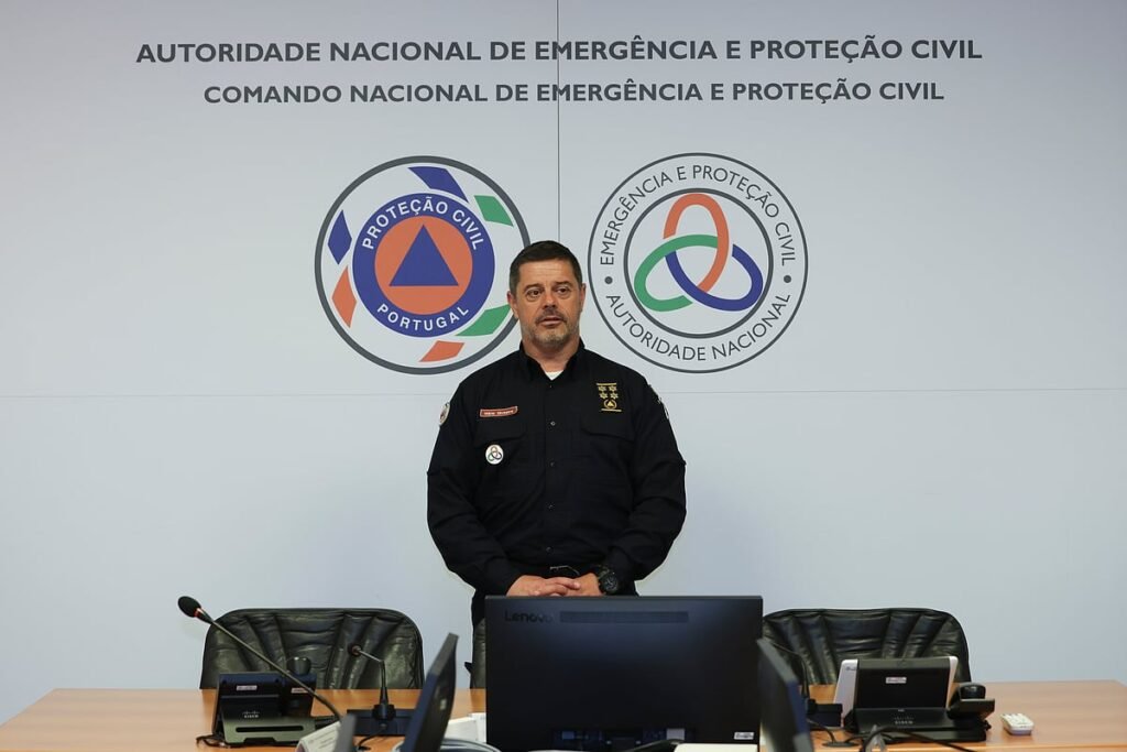 Proteção Civil alerta para risco elevado de incêndios em zonas críticas de Portugal