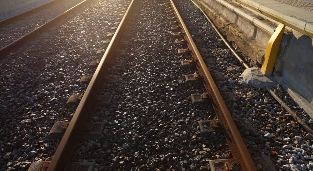 Acidente ferroviário na Mexilhoeira Grande deixa feridos e interrompe circulação