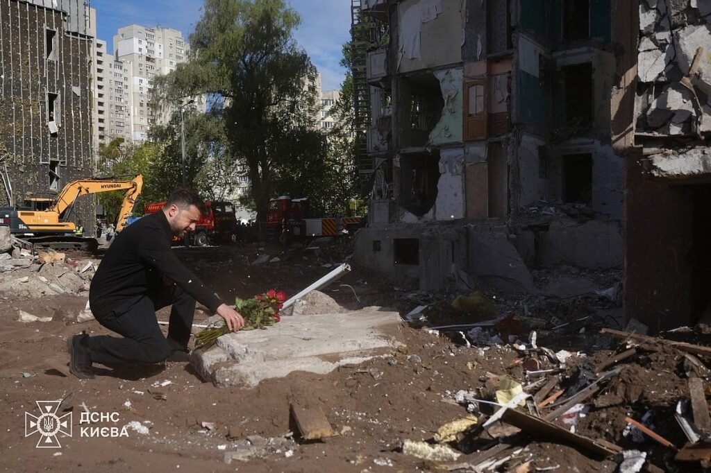 Ataque russo em Kiev deixa 24 mortos e Zelensky denuncia terror selvagem