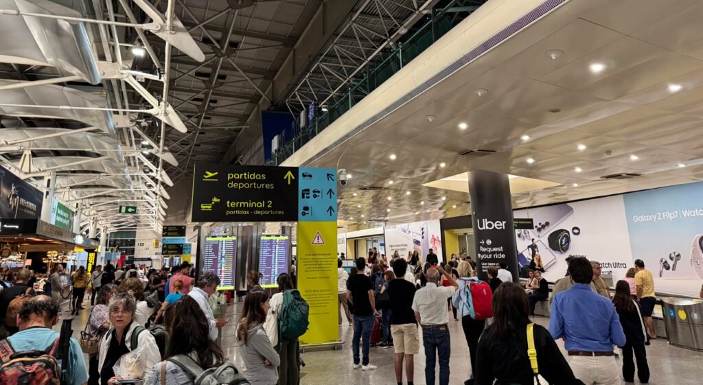 Falhas técnicas provocam longas filas no controlo de fronteiras do aeroporto de Lisboa