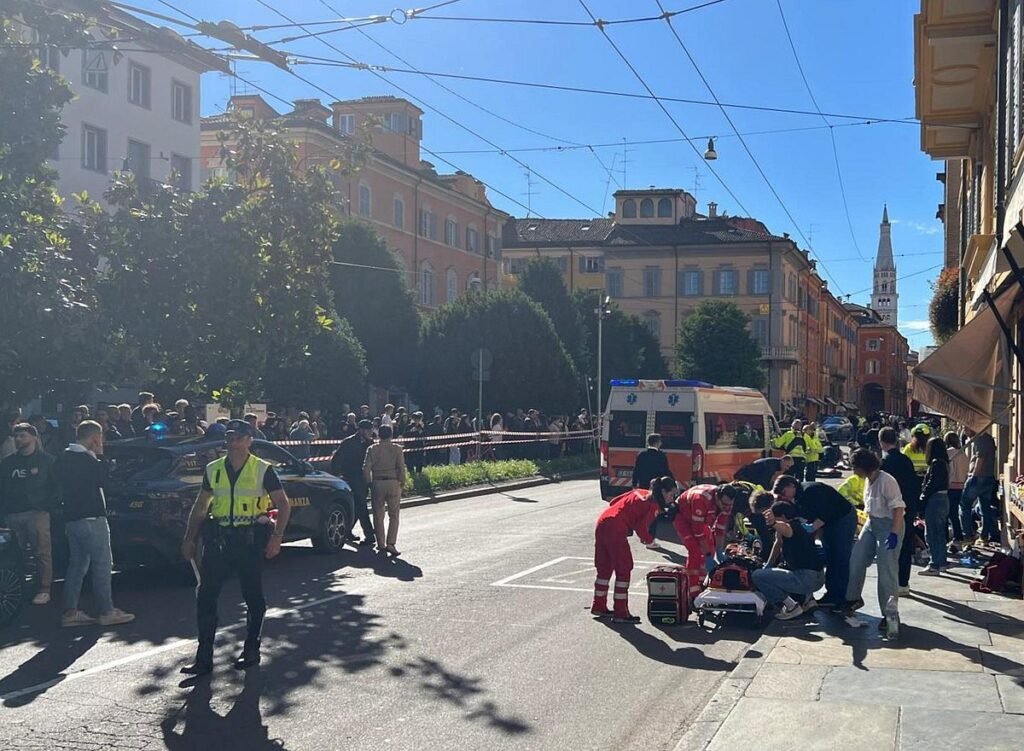 Atropelamento em massa deixa feridos graves no centro de Modena