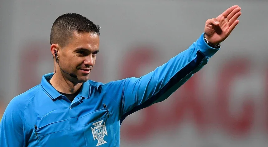Hélder Malheiro encerra trajetória na arbitragem após apito final no Casa Pia e Rio Ave