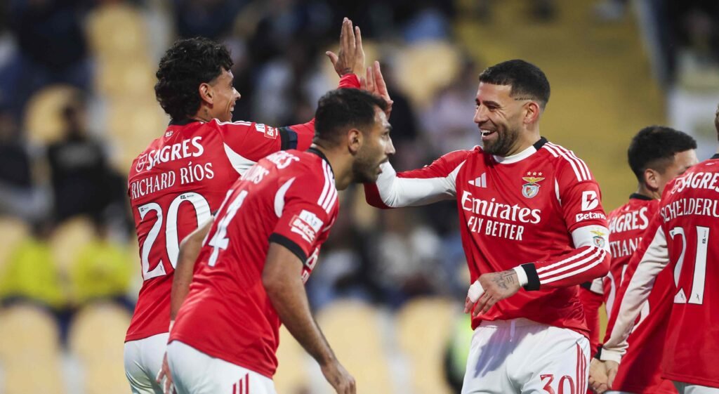 Nicolás Otamendi encerra ciclo de seis anos no Sport Lisboa e Benfica