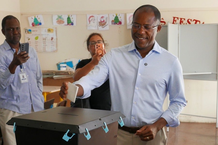 Francisco Carvalho celebra maioria absoluta do PAICV e promete mudanças em Cabo Verde