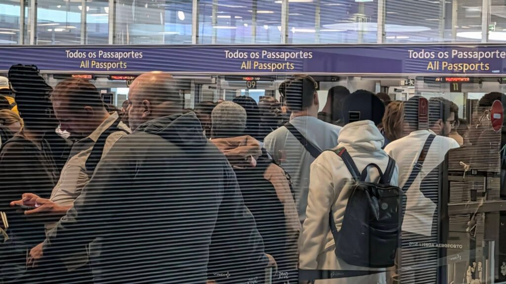 Aeroportos portugueses sob pressão levam Montenegro a considerar suspensão de dados biométricos