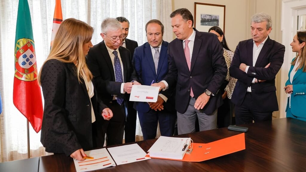 Montenegro reafirma veto a acordos de governo com Chega e PS em moção para reeleição no PSD