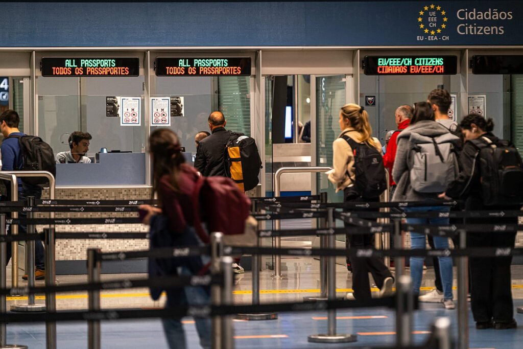Falha técnica no sistema de fronteiras do aeroporto de Lisboa é contida pela PSP