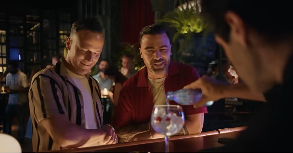 Anjos transformam polêmica judicial em humor para nova campanha de água com gás
