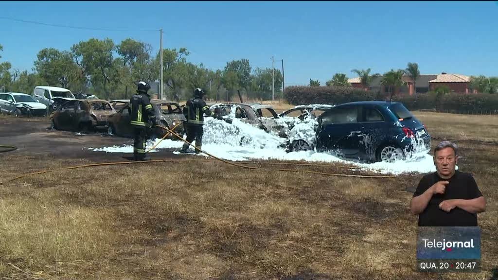 Incêndio em Faro devasta frota de locadora e mobiliza bombeiros no Algarve