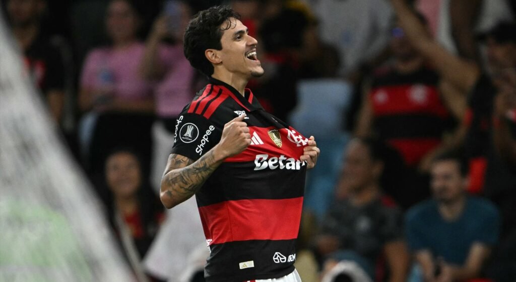 Flamengo garante vaga nas oitavas da Libertadores; Palmeiras sofre revés em partida decisiva