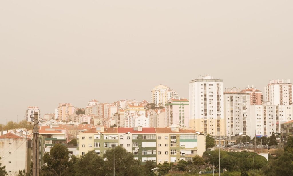 Poeira do deserto mantém alerta em Portugal com temperaturas elevadas até sábado