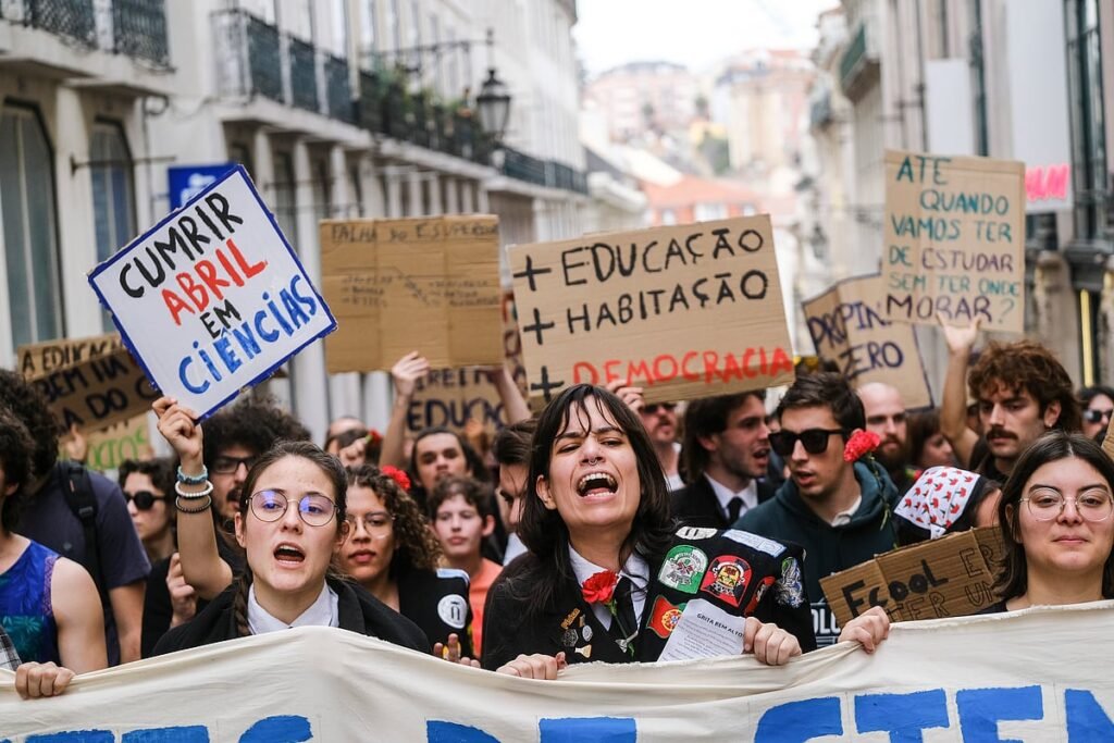 Governo amplia valor de bolsas e reestrutura ensino superior em Portugal